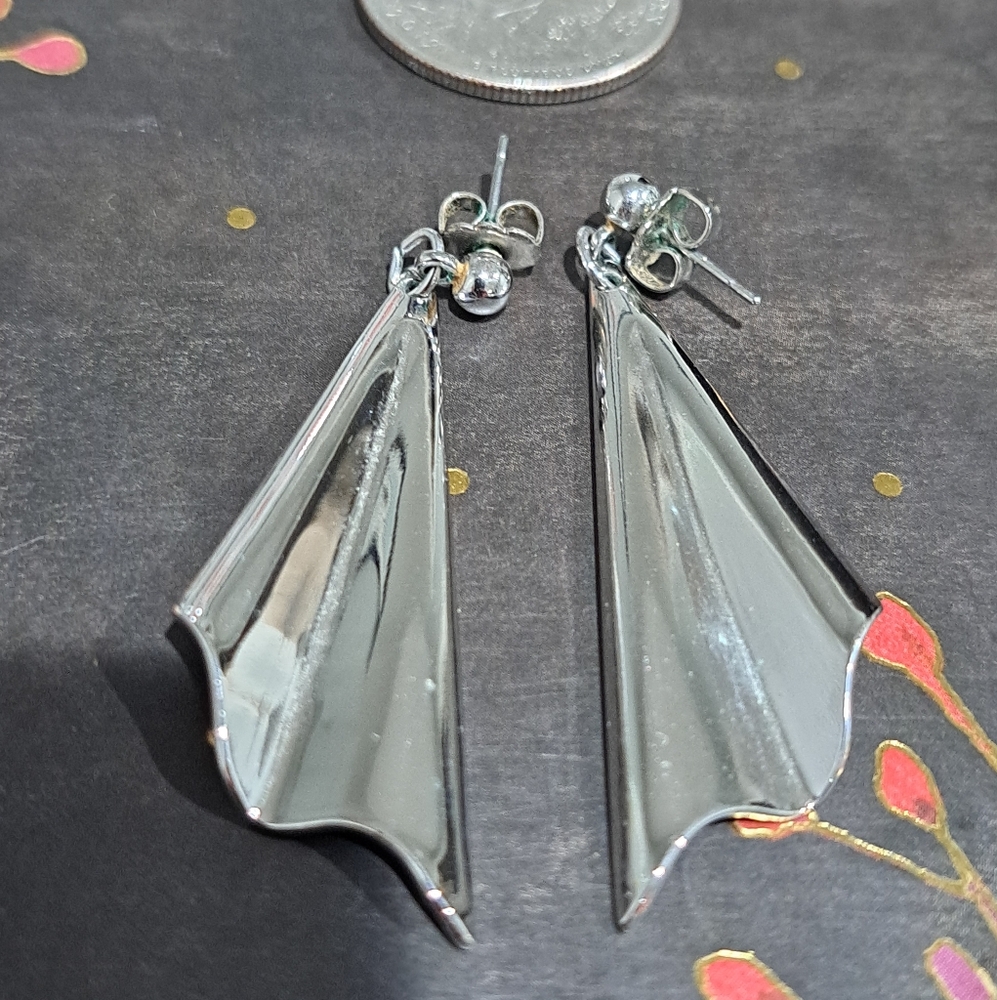 Dangle Earrings 6/22 - Picture 2 of 3